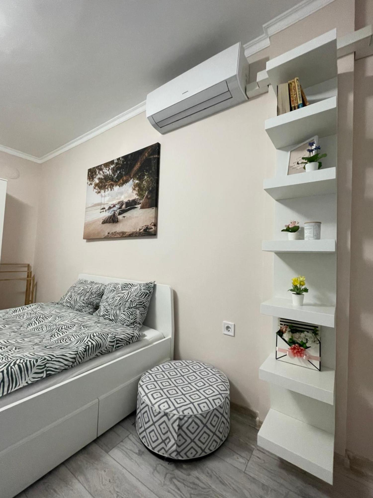 T Place Apartment